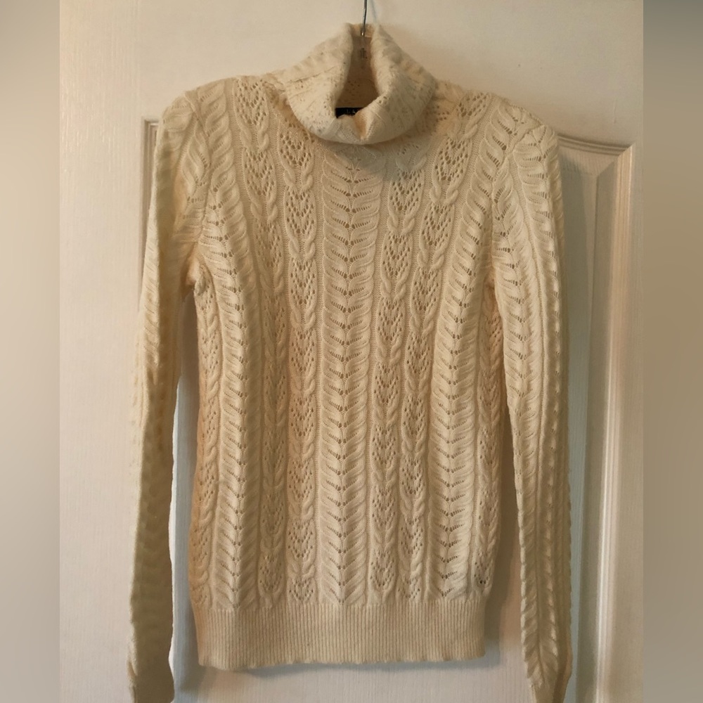 Beautiful and warm Ralph Lauren turtle neck cream sweater. Size M